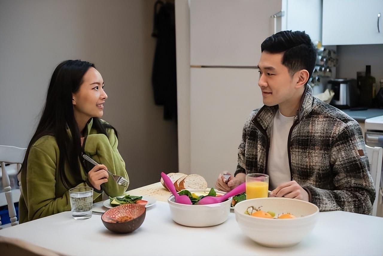 在古老的华夏大地上，流传着许多关于神秘宝藏的传说。这些宝藏或藏于深山老林，或隐于市井闹区，但无一不伴随着惊心动魄的故事和难以言喻的厄运。今天，我要讲述的，便是关于宝属不幸的传奇。寶屬不幸