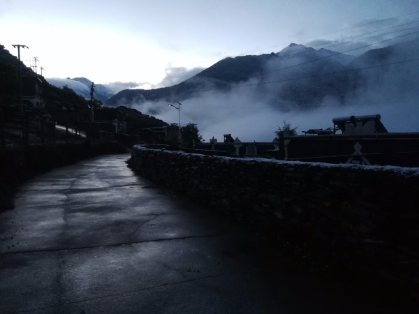 第一章，山间的初遇-山瓶乳酒下青云