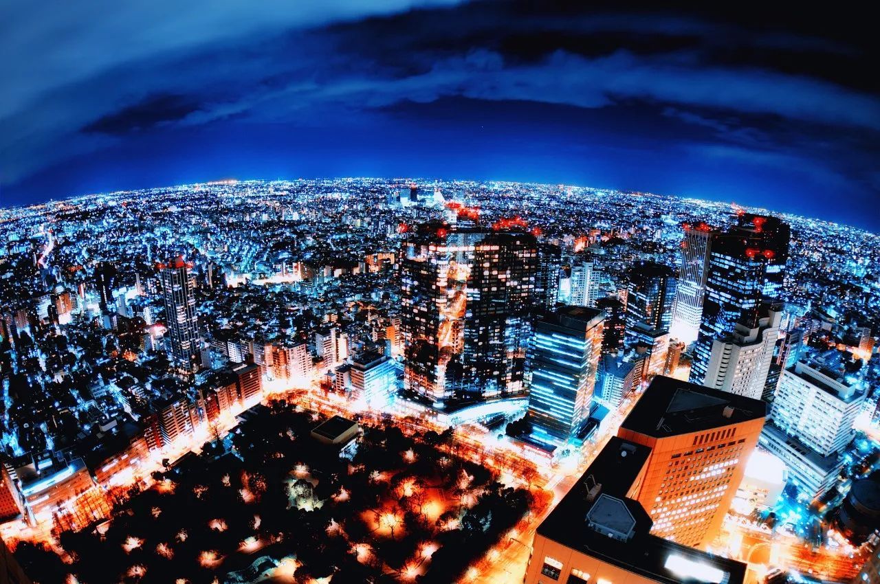 在繁华的都市中，有一条名为南北街的小巷，它并不长，却承载着无数人的故事。今天，我要讲述的，就是发生在这条小巷里的故事。猜南猜北不能中