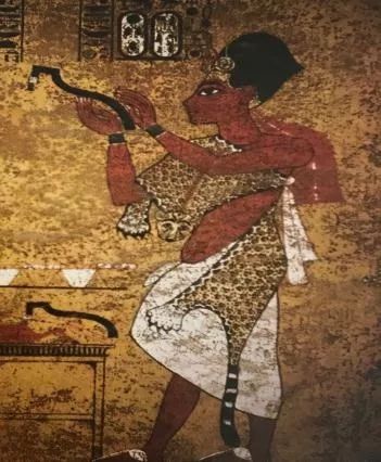 白纶巾，扑黄尘，这句诗意的表达，仿佛一幅生动的画面，让人不禁遐想。它不仅仅是一种形象的描绘，更蕴含了丰富的情感与故事。今天，我想借这个标题，讲述一段关于历史、文化、情感与人生的故事。白纶巾，扑黄尘