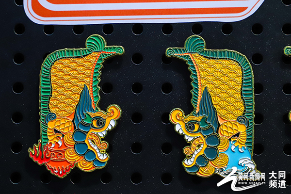 在遥远的华夏大地上，流传着无数神秘而古老的图腾，它们不仅仅是装饰和象征，更是华夏民族历史与文化的见证。今天，我要讲述的，是一个关于这些图腾如何穿越时空，影响后世的传奇故事。华夏图腾传千古