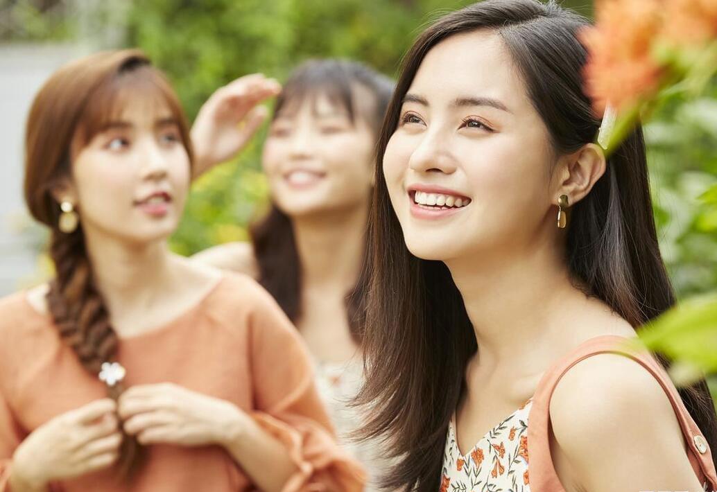 初次见面时，林逸给李婉晴留下的印象是，他身穿一件洗得发白的衬衫，眼神中透露出一种超越年龄的淡然。他们坐在林逸杂乱无章却充满灵感的书房里，开始讨论起新家的设计方案。十全十美求一真