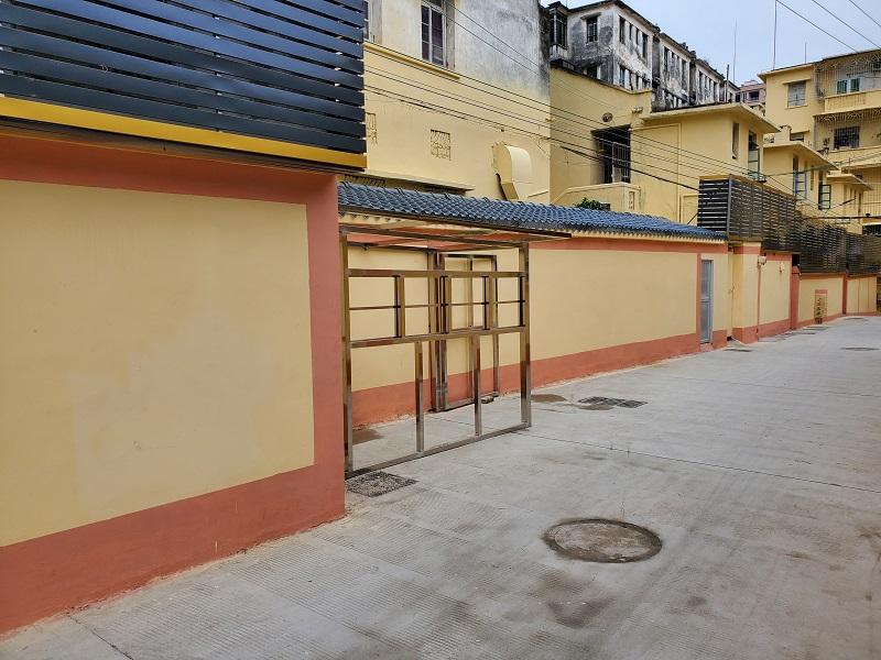 在古老的村庄边缘，有一片被遗忘的田野，那里住着一位名叫苏暖的农夫。苏暖年过半百，脸上刻满了岁月的痕迹，但他的眼神依然明亮，仿佛能洞察世间万物。他拥有一颗善良而坚韧的心，对这片土地充满了无尽的热爱。农夫怀中暖复苏